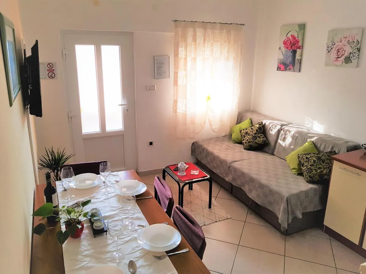 Apartments Davor 乌马格 克罗地亚