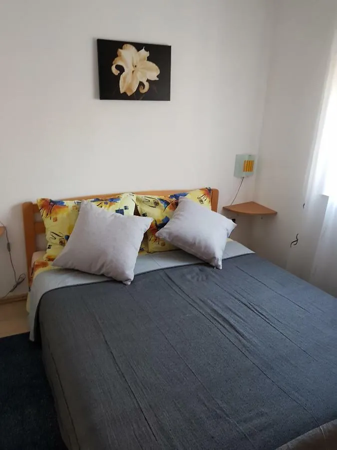 Apartments Davor 乌马格