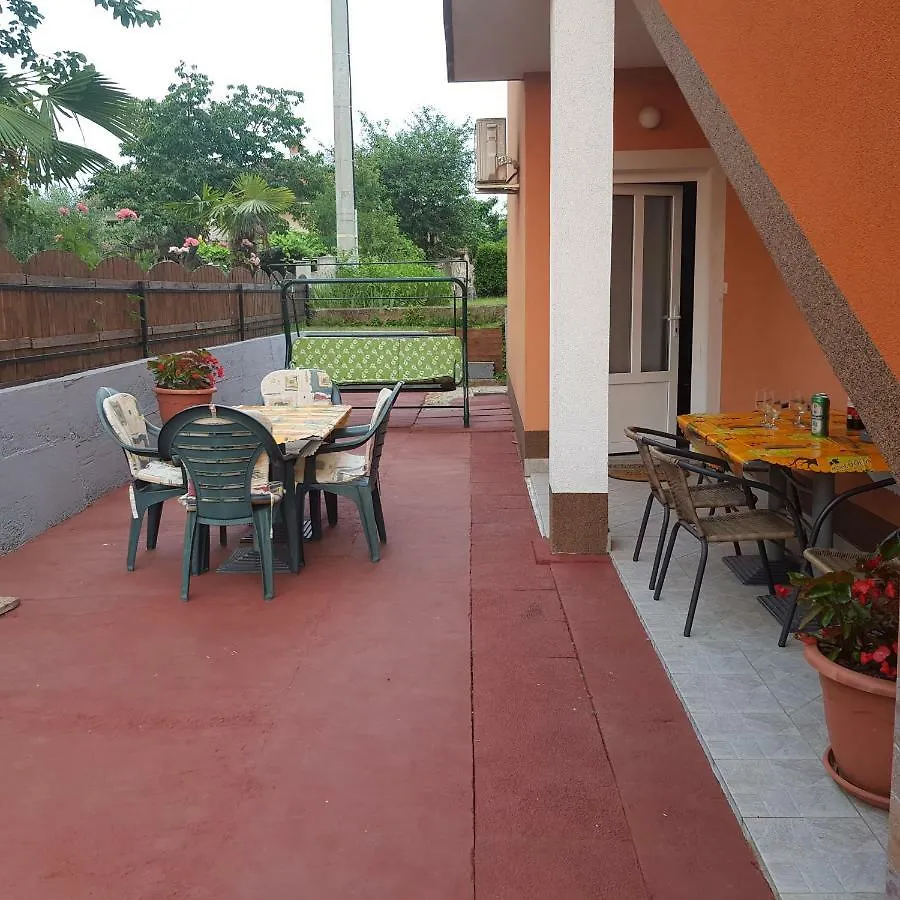 Apartments Davor 乌马格