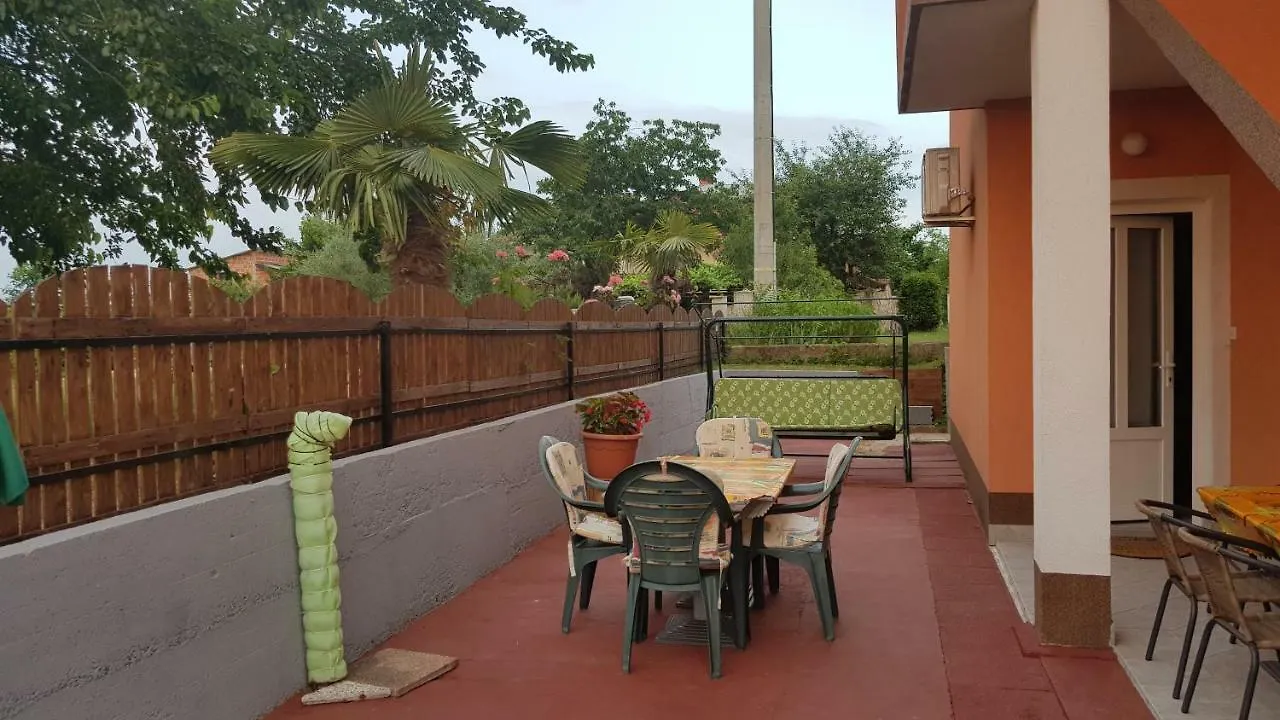 Apartments Davor 乌马格 克罗地亚